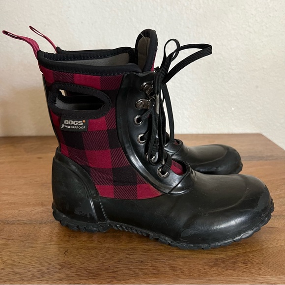 Bogs Sidney Lace Plaid Bog Red Black Boots Size 1 - Picture 1 of 17